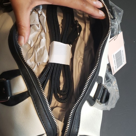 Medium Sized Duffle Purse - Picture 3 of 4